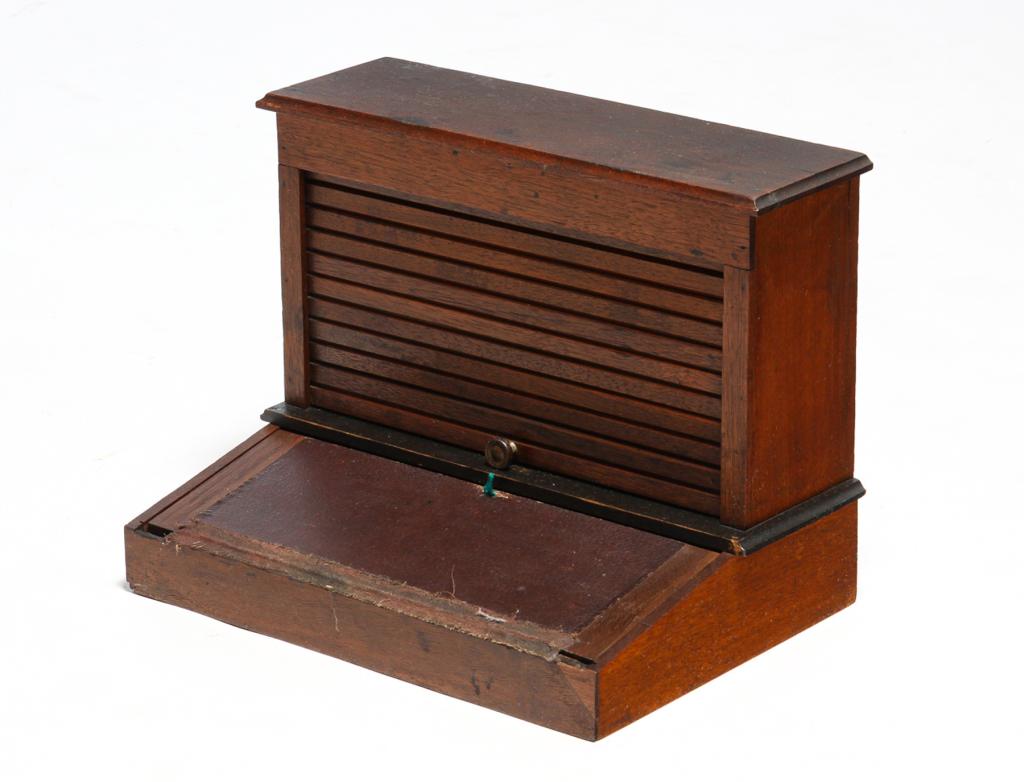 AMERICAN DESKTOP ORGANIZER. (1 of 5)