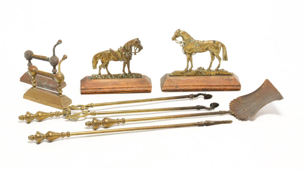 GROUP OF FIREPLACE ACCESSORIES. (1 of 7)