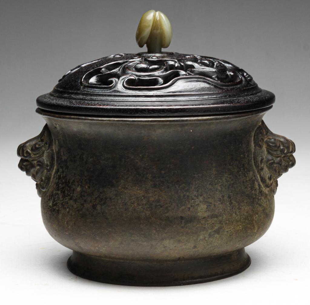 CHINESE BRONZE VESSEL. (1 of 6)