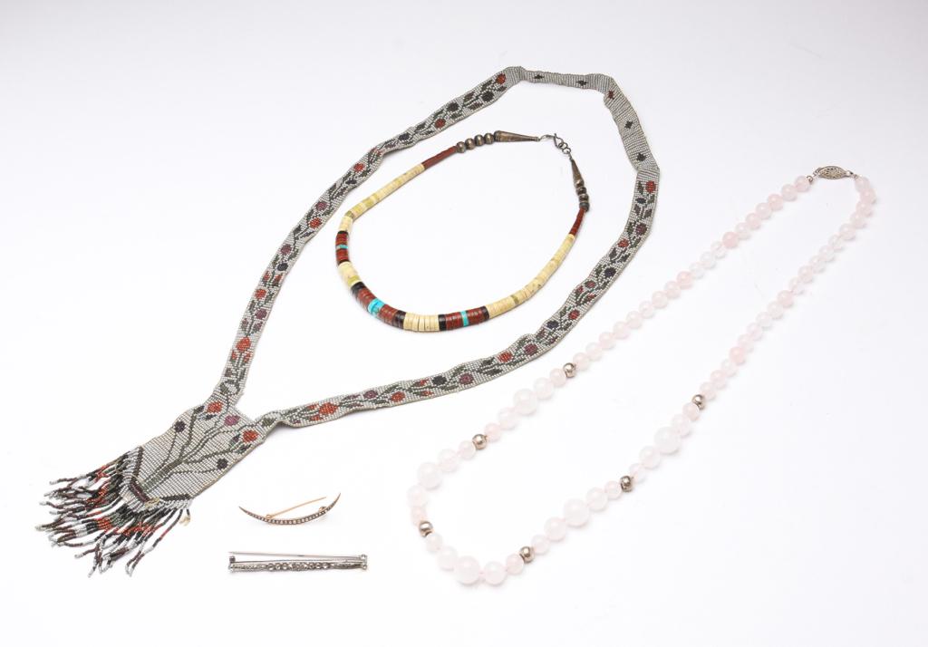 THREE VINTAGE NECKLACES AND TWO PINS. (1 of 6)