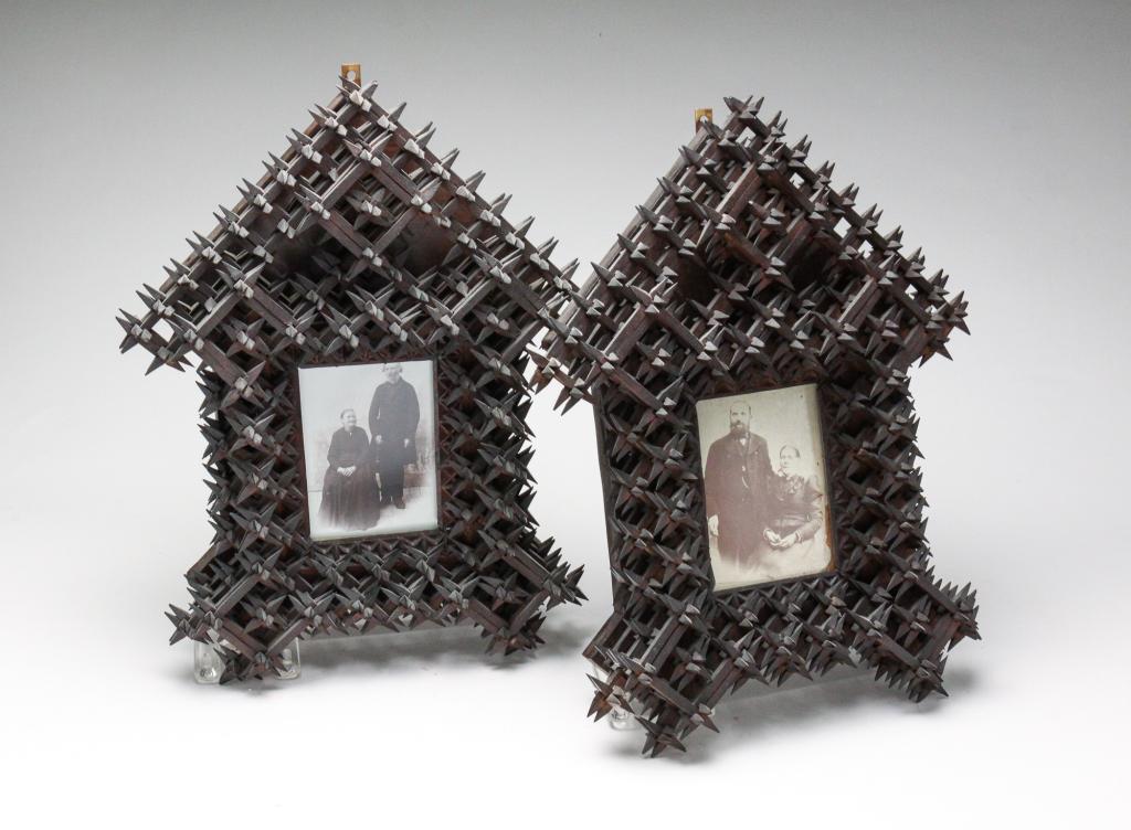 PAIR OF AMERICAN TRAMP ART FRAMES. (1 of 7)