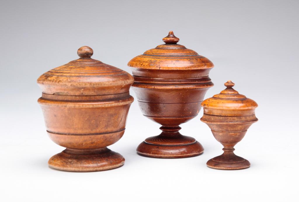 THREE OHIO PEASEWARE CONTAINERS. (1 of 4)