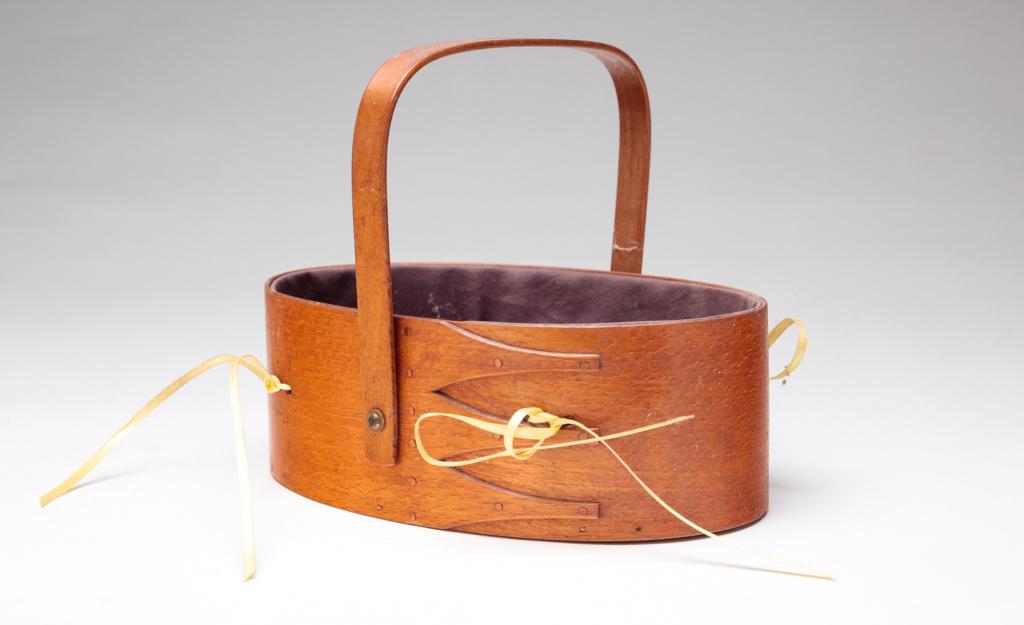 SABBATHDAY LAKE SHAKER SEWING BASKET. (1 of 5)
