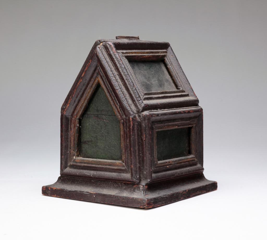 AMERICAN FOLK ART HOUSE SHAPED BANK. (1 of 3)