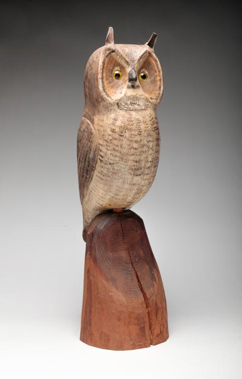 AMERICAN FOLK ART OWL CARVING. (1 of 5)