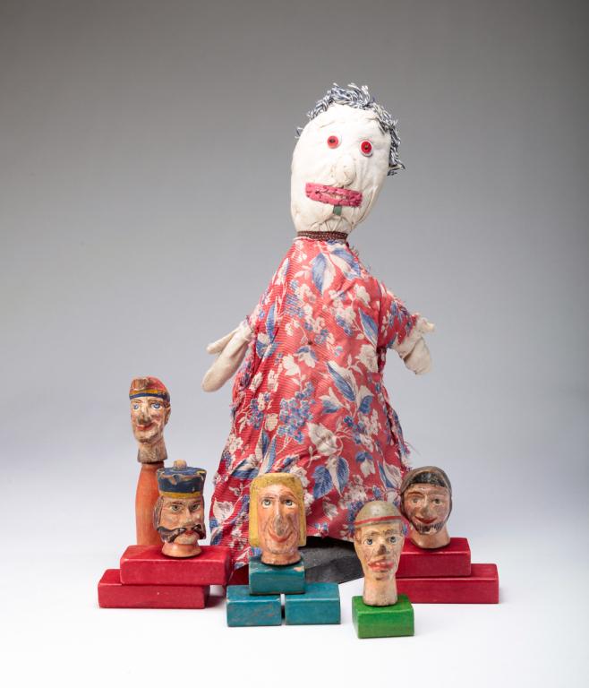 FOLKSY PUPPET AND PUPPET HEADS. (1 of 7)