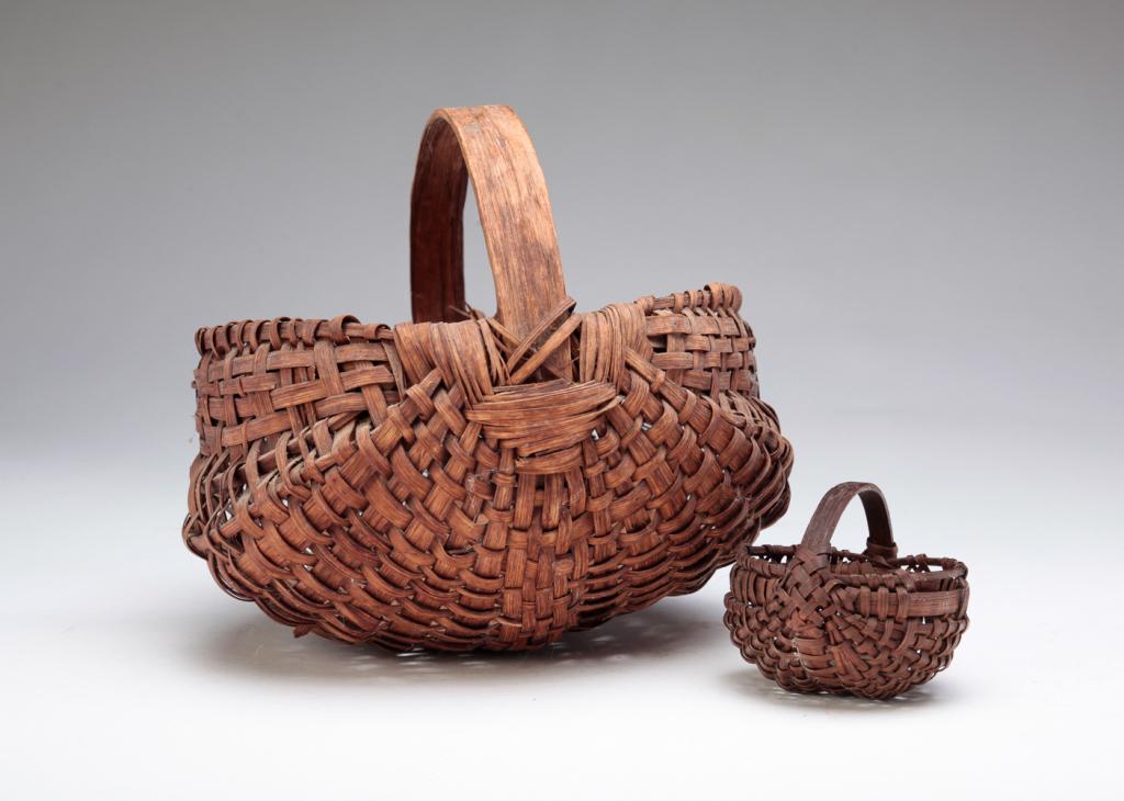 TWO AMERICAN BUTTOCKS BASKETS. (1 of 5)