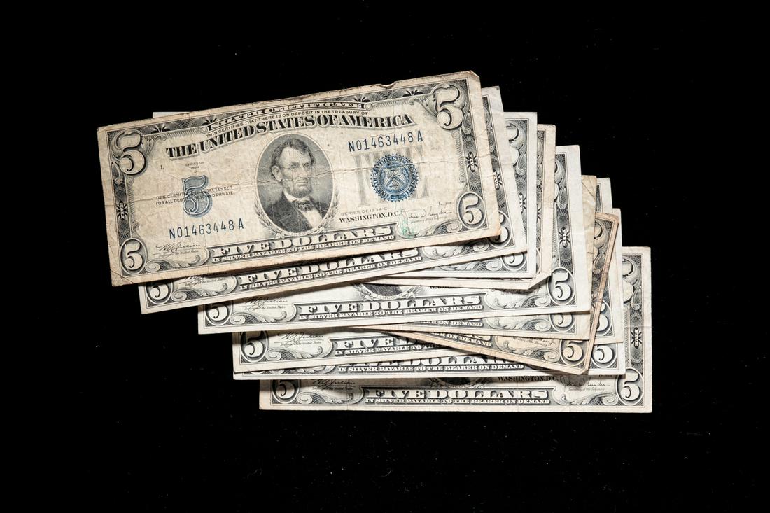 TEN 1934 $5.00 BLUE SEAL BILLS. (1 of 3)