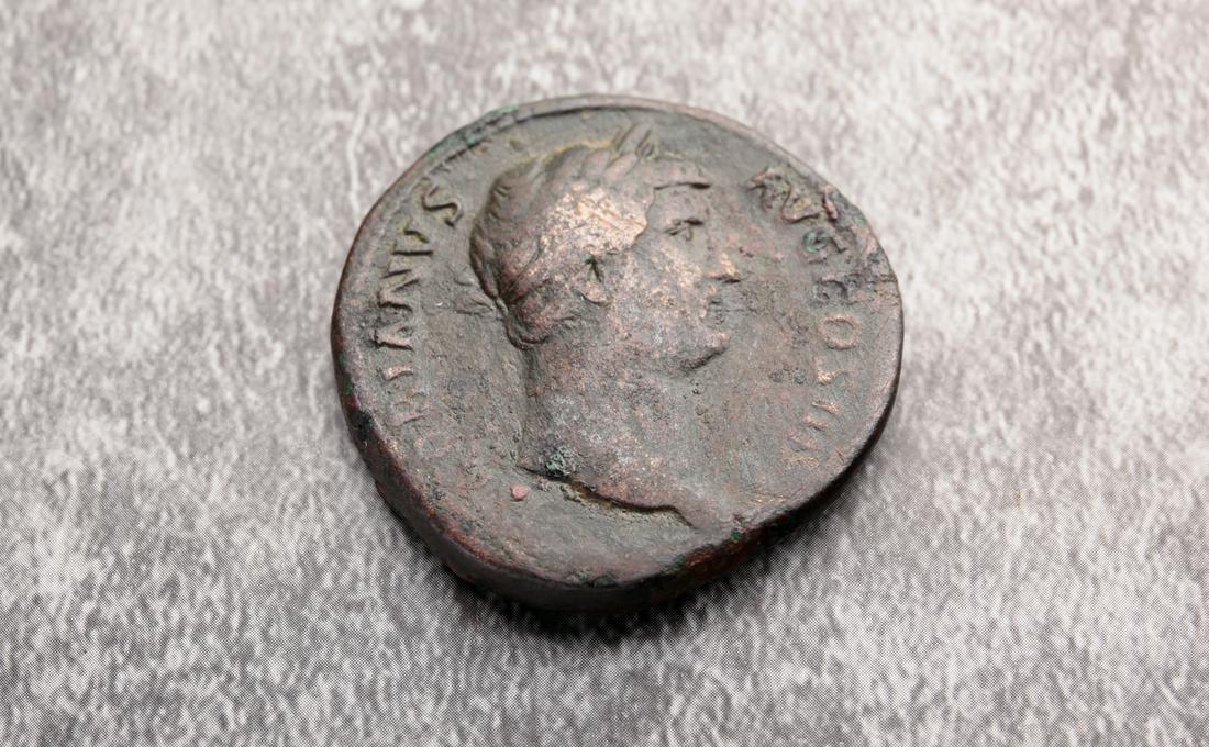 ASSE ADRIANO ROMAN EMPIRE COIN. (1 of 2)