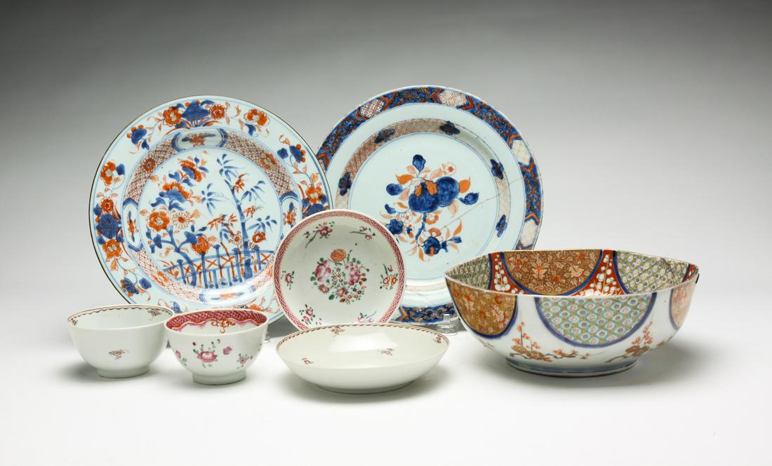 FIVE PIECES OF CHINESE PORCELAIN. (1 of 8)