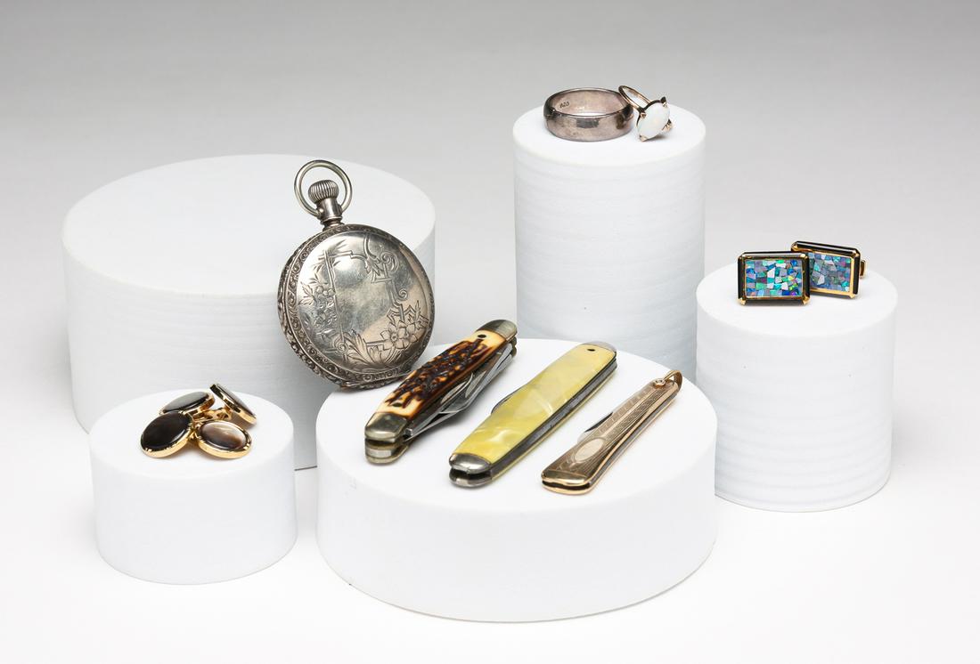 GROUP OF MOSTLY MEN'S JEWELRY. (1 of 14)