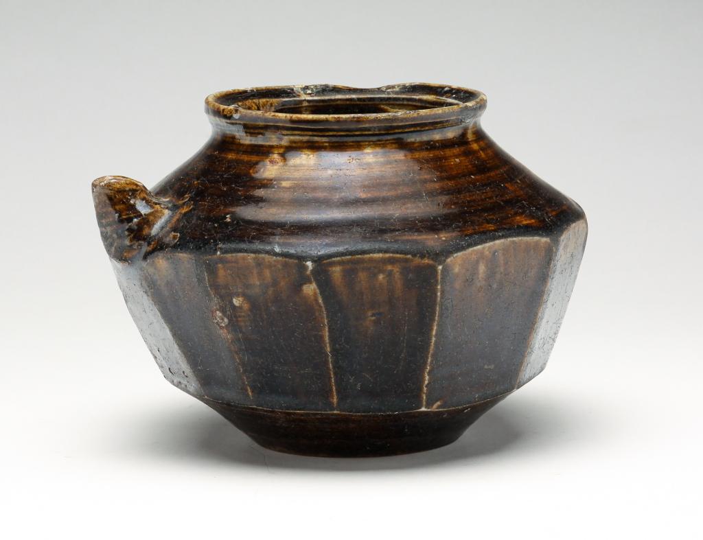 KOREAN POTTERY JAR. (1 of 6)