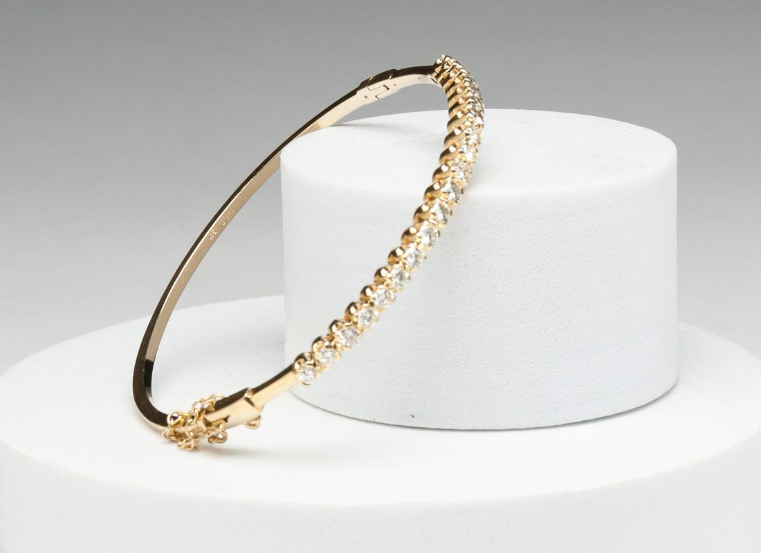 14 KARAT SLENDER DIAMOND BANGLE BRACELET. (1 of 4)