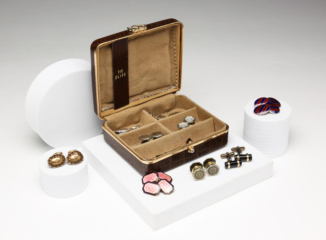 SMALL GROUP VINTAGE CUFFLINKS. (1 of 14)