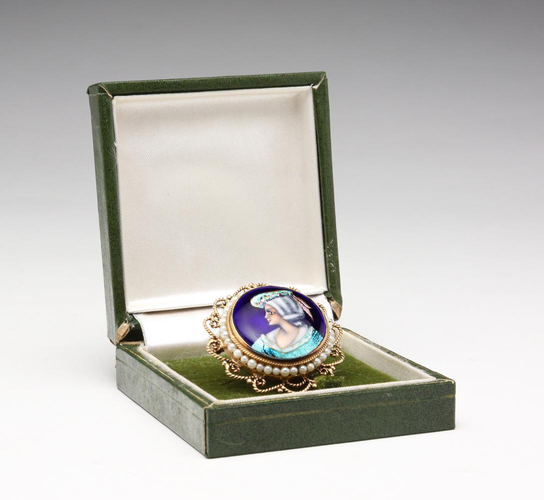 FRENCH GOLD AND ENAMEL PORTRAIT PIN / PENDANT. (1 of 6)