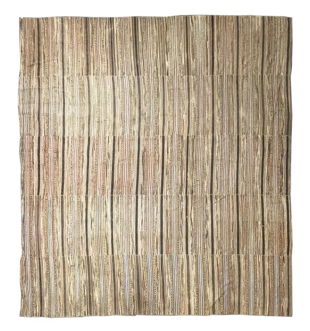 PENNSYLVANIA ROOM SIZE RAG RUG. (1 of 4)