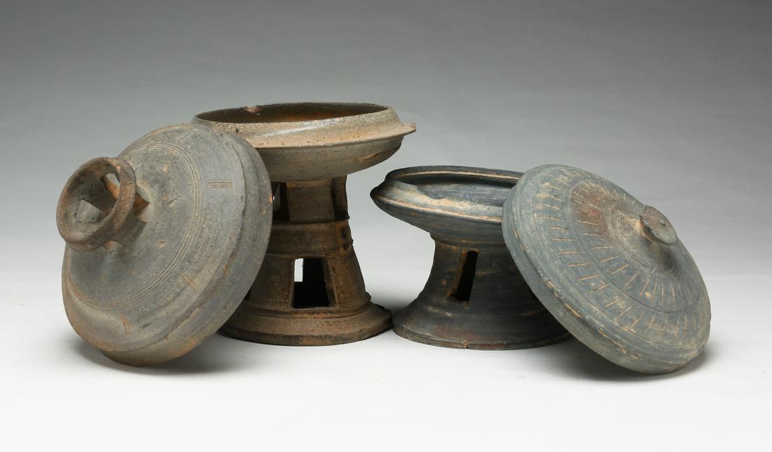 TWO KOREAN SILLA POTTERY VESSELS. (1 of 5)