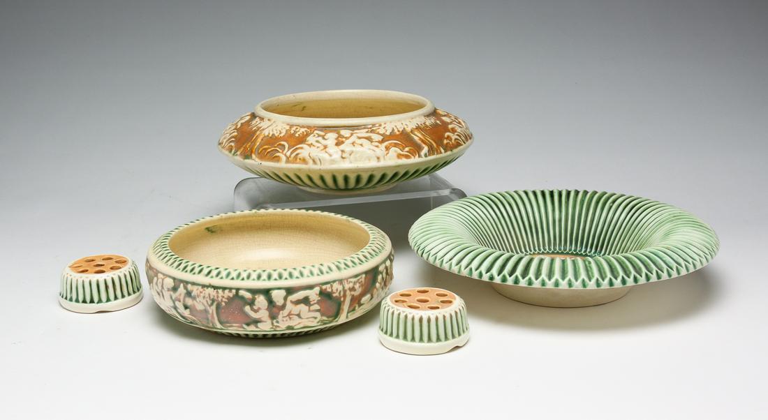 FIVE ROSEVILLE "DONATELLO" PATTERN PIECES. (1 of 5)