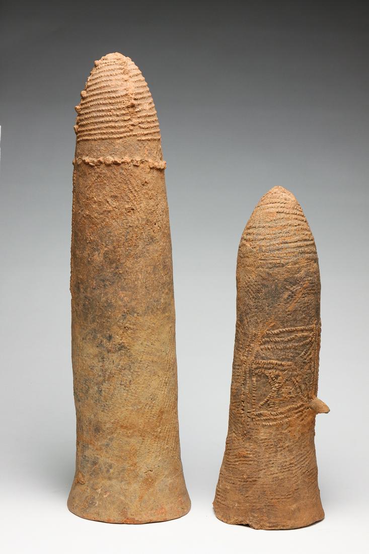TWO AFRICAN BURA TERRA COTTA ARTIFACTS. (1 of 6)