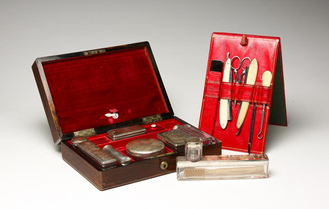 ENGLISH DRESSER SET. (1 of 5)