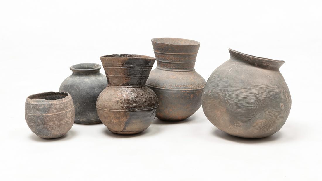 FIVE KOREAN SILLA POTTERY VESSELS. (1 of 5)