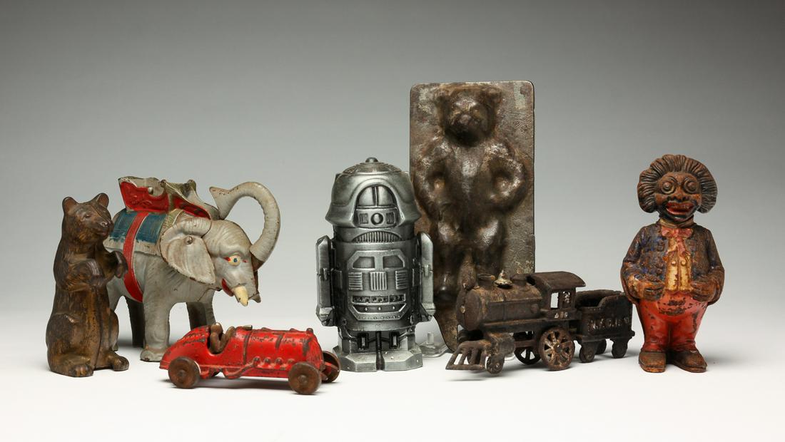 GROUP OF CAST IRON PIECES. (1 of 9)