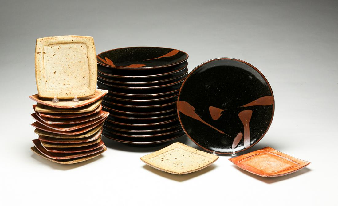 GROUP OF GUILLERMO CUELLAR STONEWARE PLATES. (1 of 8)