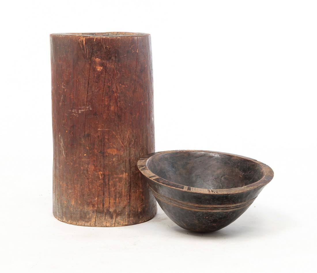 AFRICAN WOODEN BOWL AND MORTAR. (1 of 11)