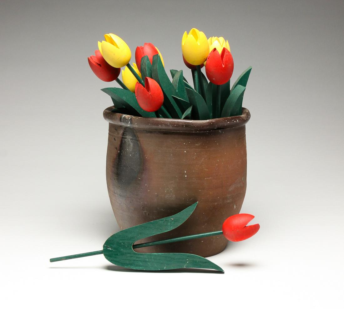 AMERICAN FOLK ART TULIPS. (1 of 6)