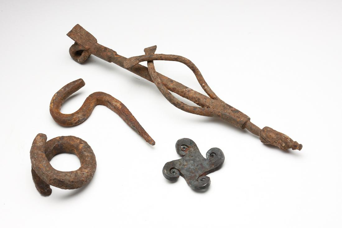 FOUR WROUGHT IRON PIECES INCLUDING AFRICAN. (1 of 4)