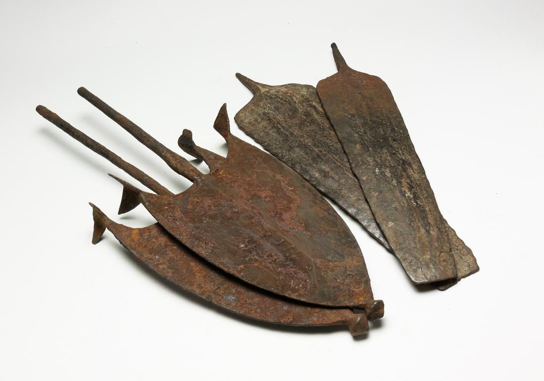 FOUR PIECES OF AFRICAN BLADE CURRENCY. (1 of 4)