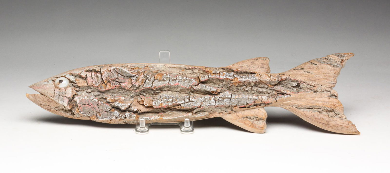 AMERICAN FOLKSY CARVED FISH PLAQUE. (1 of 4)