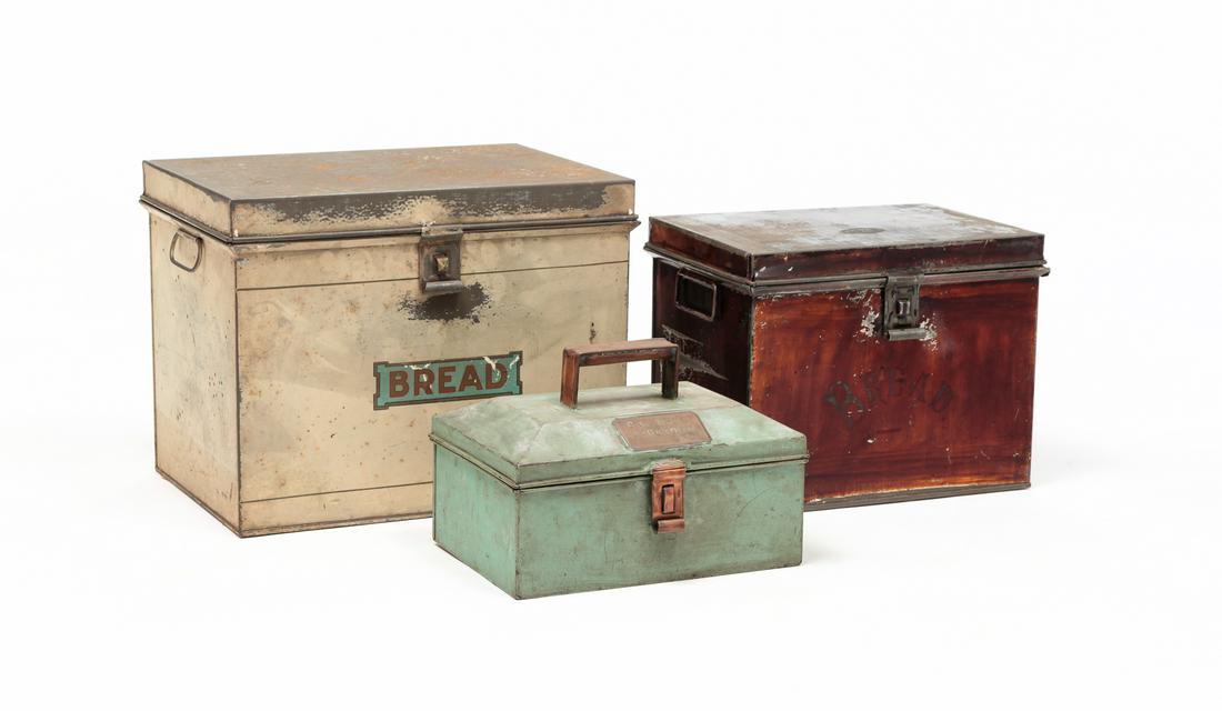 THREE AMERICAN TIN BOXES. (1 of 6)