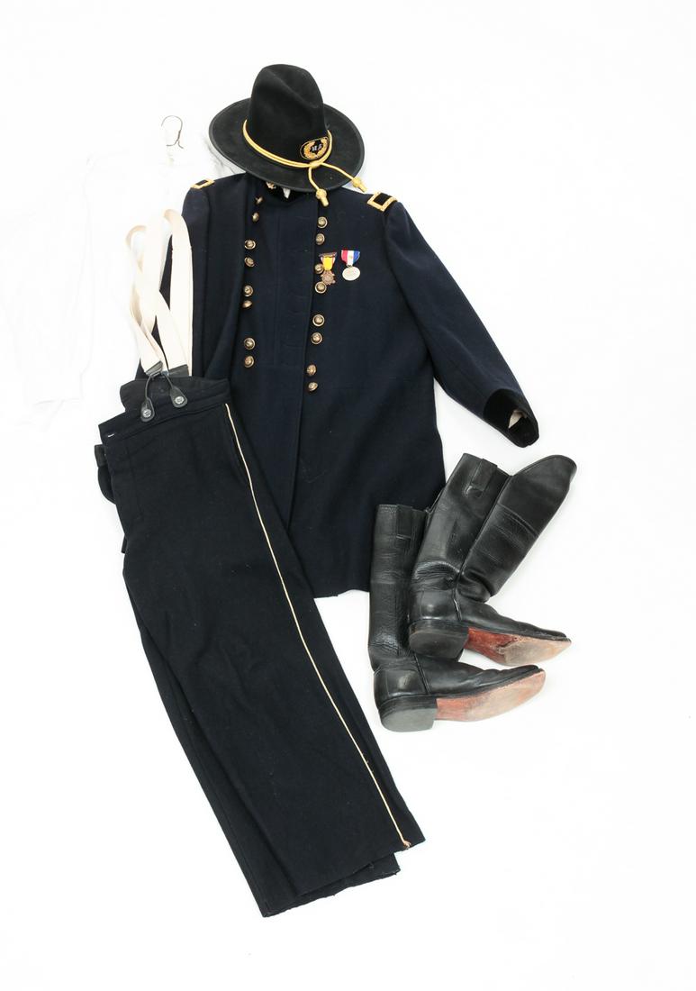 CIVIL WAR BRIGADIER REENACTOR'S UNIFORM: Late 20th century, wool. Single star epaulets on double breasted frock coat, velvet collar and cuffs. Together with vest and trousers and cotton white shirt with pleated front. Slouch hat and pair of 