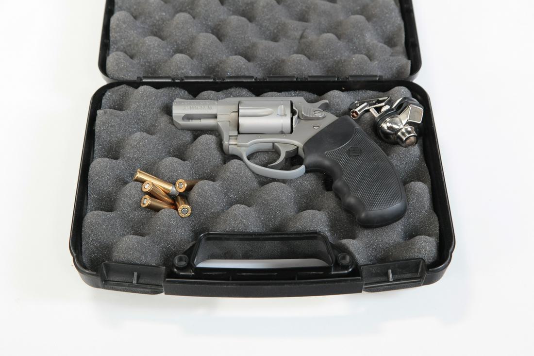 CHARTER ARMS UNDERCOVERETTE .32 MAG REVOLVER: Charter Arms "Undercoverette" .32 magnum revolver. Black checkered rubber grips with stainless steel frame, cylinder and barrel. 2" barrel length, 6-3/4" overall. Includes a Charter Arms plastic case 