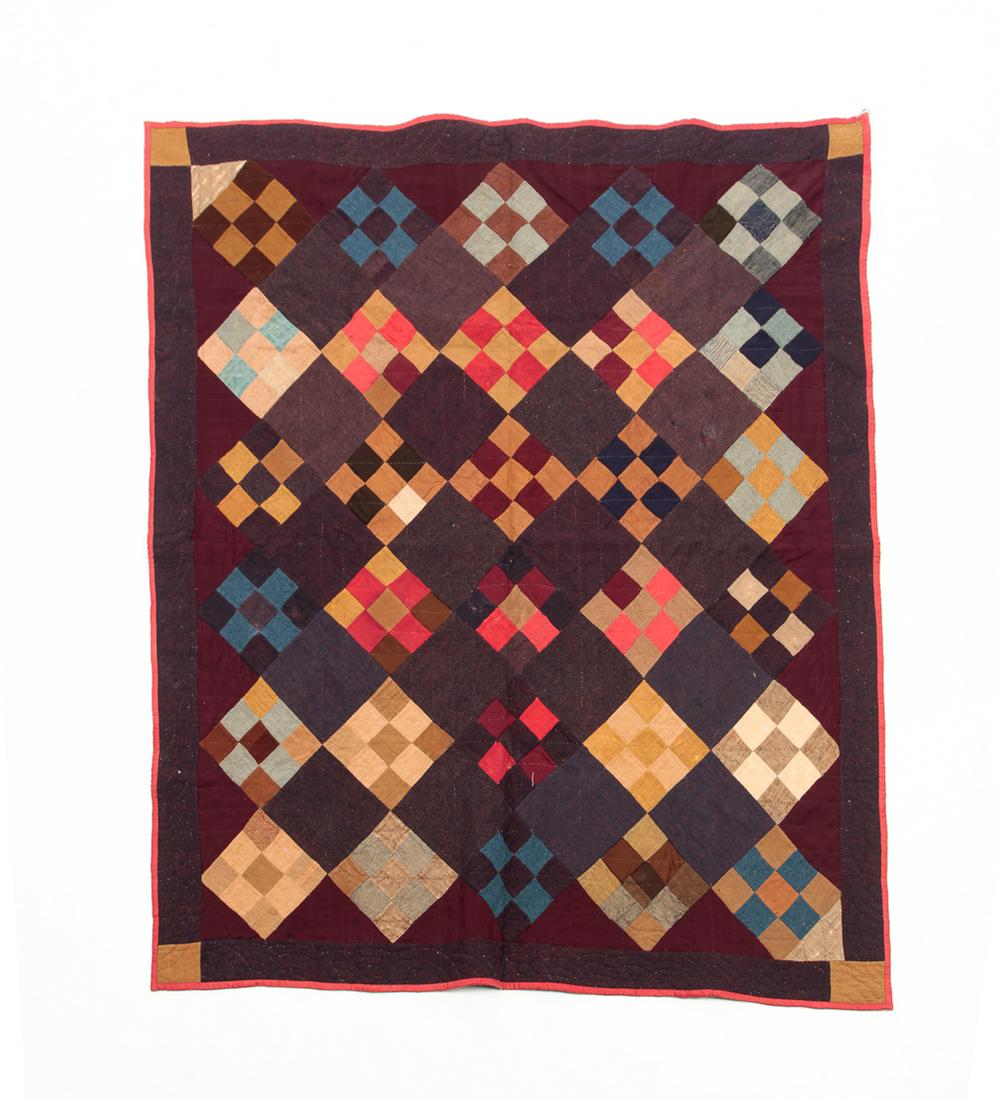 AMISH PIECED CHILDS QUILT. (1 of 5)