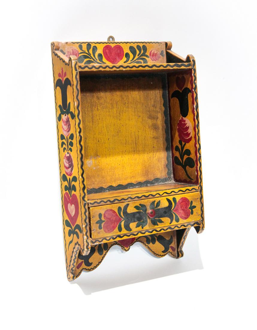 AMERICAN FOLKSY DECORATED HANGING SHELF. (1 of 4)