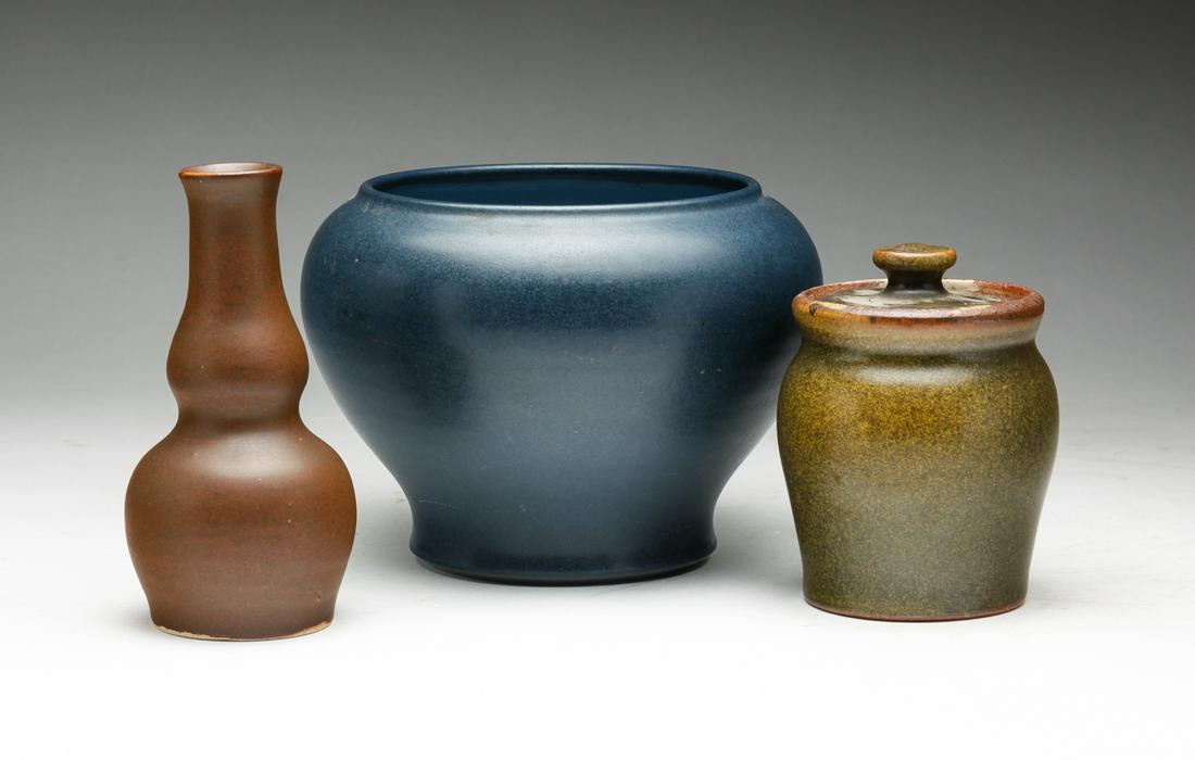 THREE PIECES OF AMERICAN ART POTTERY. (1 of 6)