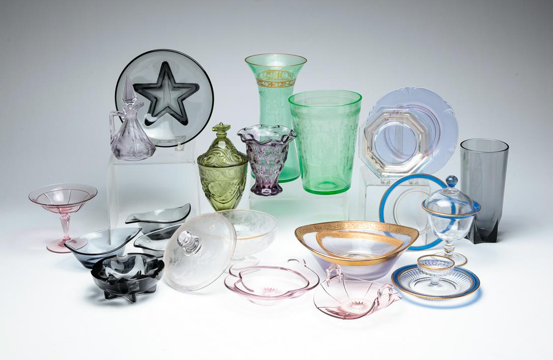 GROUP OF HEISEY COLORED GLASS.: American, 20th century. Includes a variety of pieces. Featuring bowls, ashtrays, compotes, cruet, ice bucket, vases in black, green, gilt cobalt and amethyst. Varying wear.