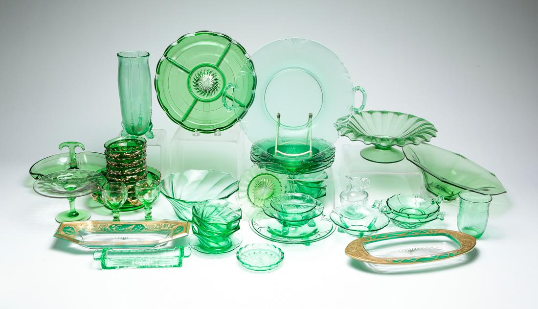 COLLECTION OF HEISEY GLASS IN GREEN. (1 of 9)