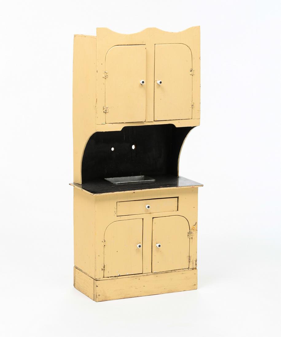 AMERICAN CHILD'S KITCHEN CUPBOARD. (1 of 4)