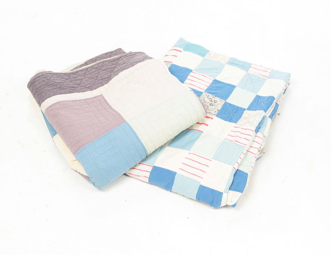TWO AMERICAN PIECEWORK QUILTS. (1 of 8)