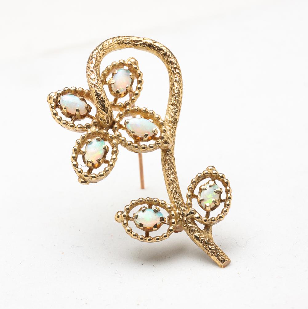 VINTAGE 14K GOLD AND OPAL FLOWER PIN. (1 of 2)