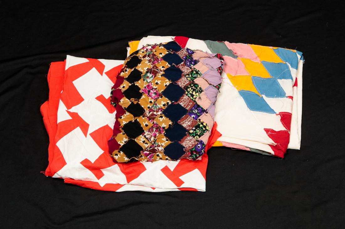 THREE AMERICAN QUILT TOPS. (1 of 5)