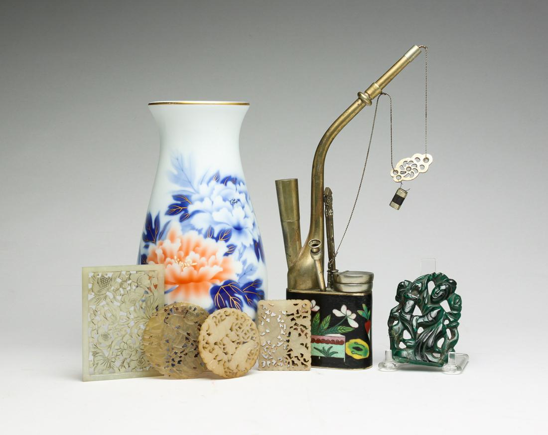 GROUP OF ASIAN ITEMS INCLUDING FUKAGAWA VASE. (1 of 7)