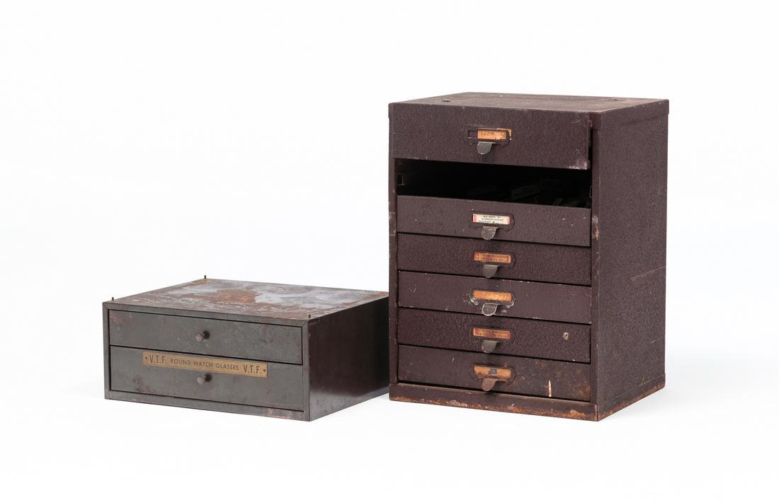 TWO VINTAGES CASES OF V.T.F. ROUND WATCH GLASS. (1 of 11)