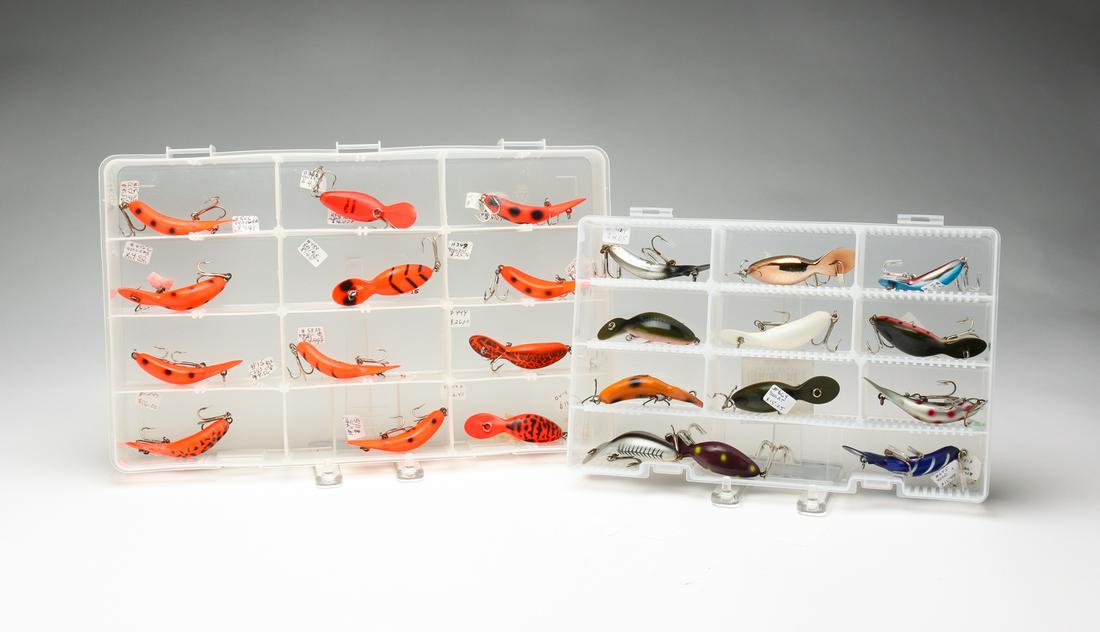 THIRTY-TWO ASSORTED HEDDON LURES. (1 of 4)