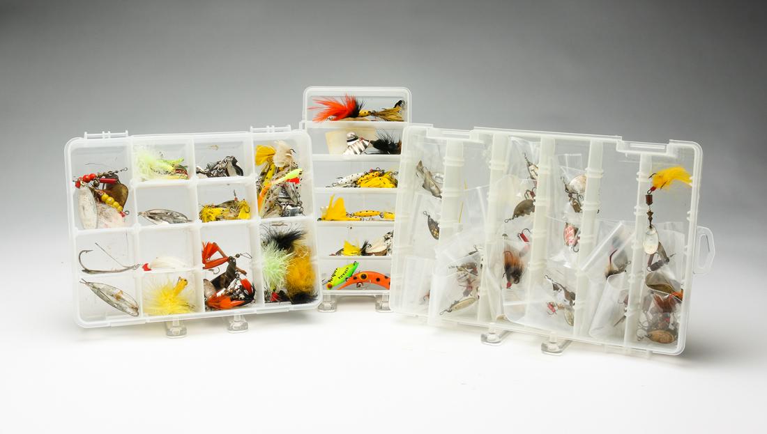 GROUP OF ASSORTED SPOONS AND SPINNING LURES. (1 of 3)