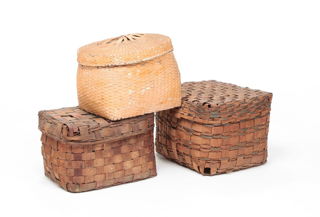 THREE AMERICAN LIDDED BASKETS. (1 of 8)