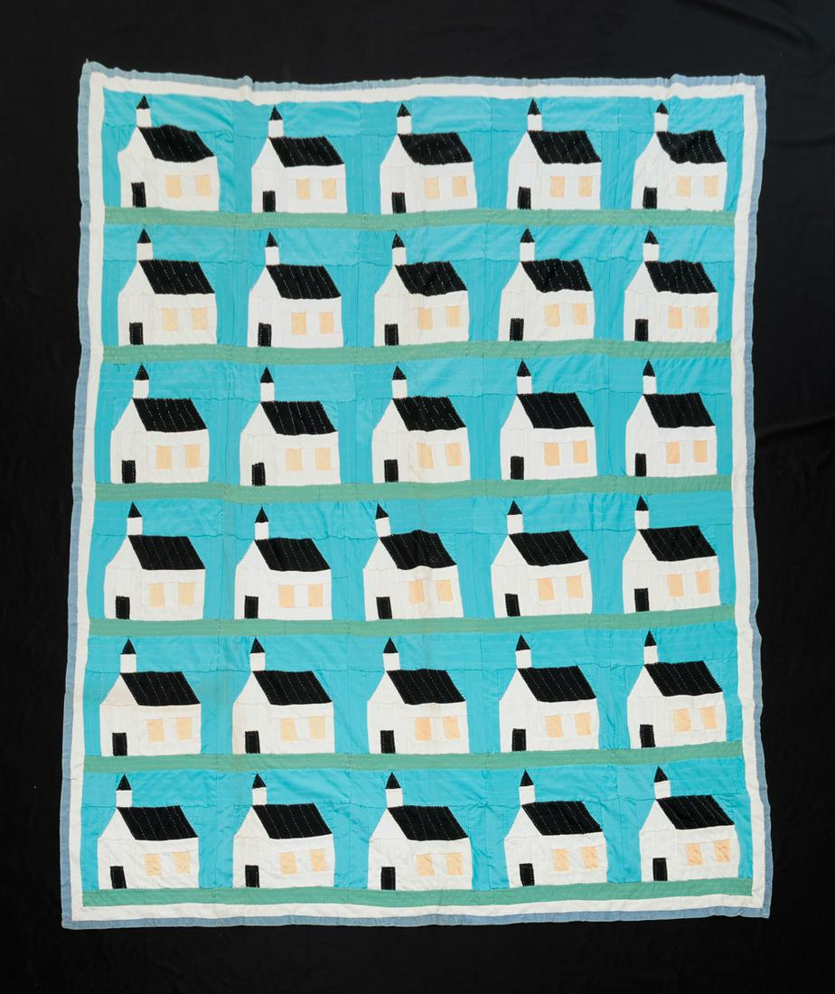 AMERICAN "SCHOOLHOUSE" PIECEWORK QUILT. (1 of 5)